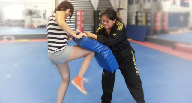 self defence private class learn to knee